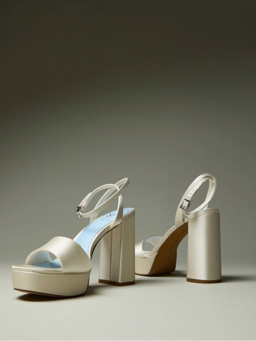 VINCE CAMUTO Pendry Platform Sandal